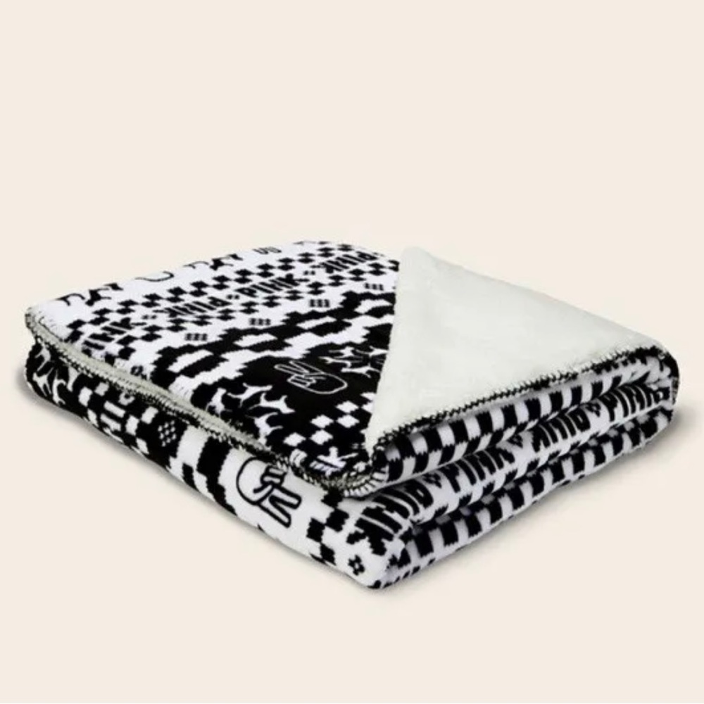 Pink sherpa Blanket, 50x60. New